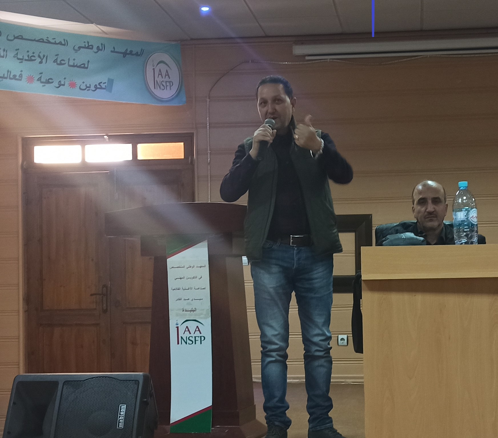 la présentation de Monsieur le représentant du CEMI  sur des différents programmes portant sur le développement et les promotions de l'entrepreneuriat  qui s’est déroulé le 21-11-2022 a l’institut national spécialisé de  la formation professionnelle en industrie agroalimentaire 