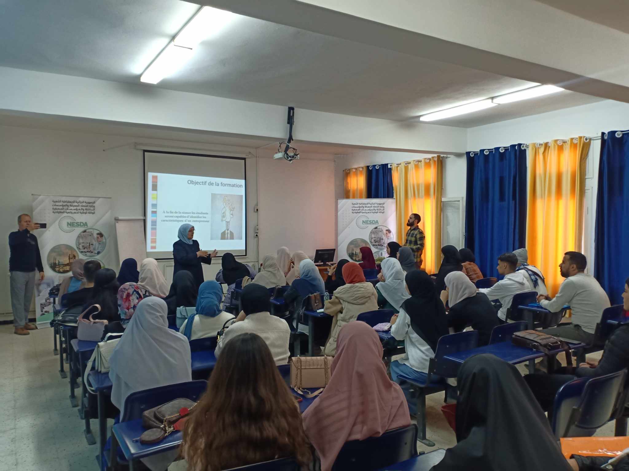 présentation au profit des étudiants a propos de l'entreprenariat