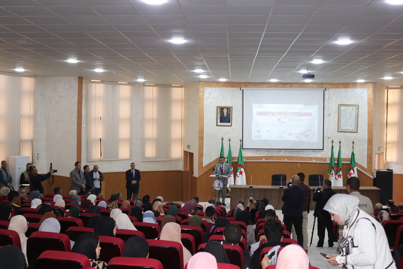 اعلان والي ولاية خنشلة السيد سليم حريزي عن افتتاح فعاليات الأسبوع العالمي للمقاولاتية