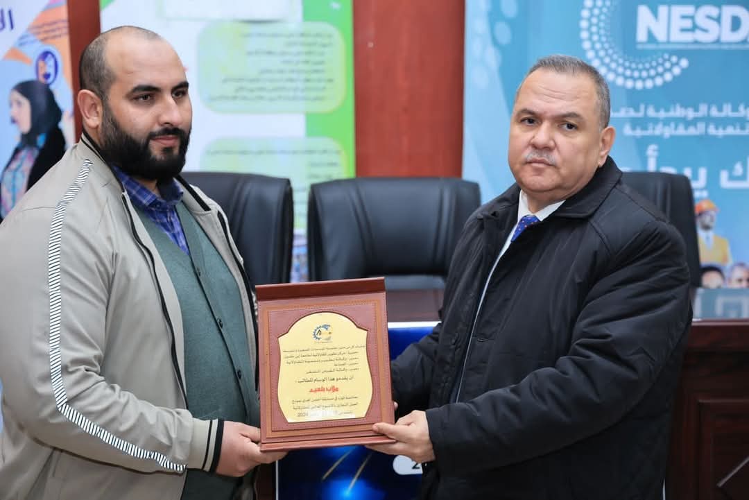 توزيع جوائز على ستة طلبة فيما يتعلق بأحسن نموذج أعمال 