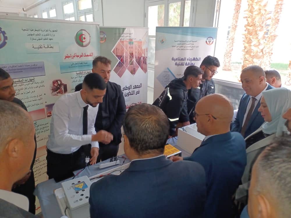 شروحات تلاميذ المعهد للسلطات حول مشروع مؤهل لبرأة الاختراع