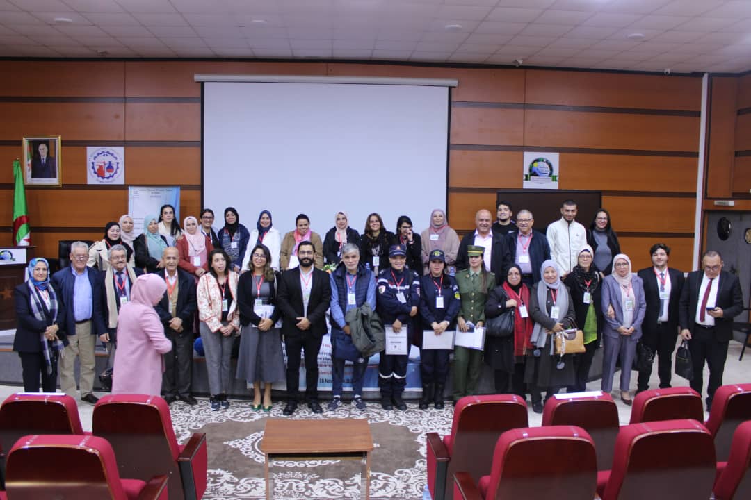 La confideration national en collaboration avec l'EHEC o t organisé une rencontre scientifique à l'occasion de GEN portant sur L'IA et la contribution de la femme dans à réduction des déchets et de l'énergie l