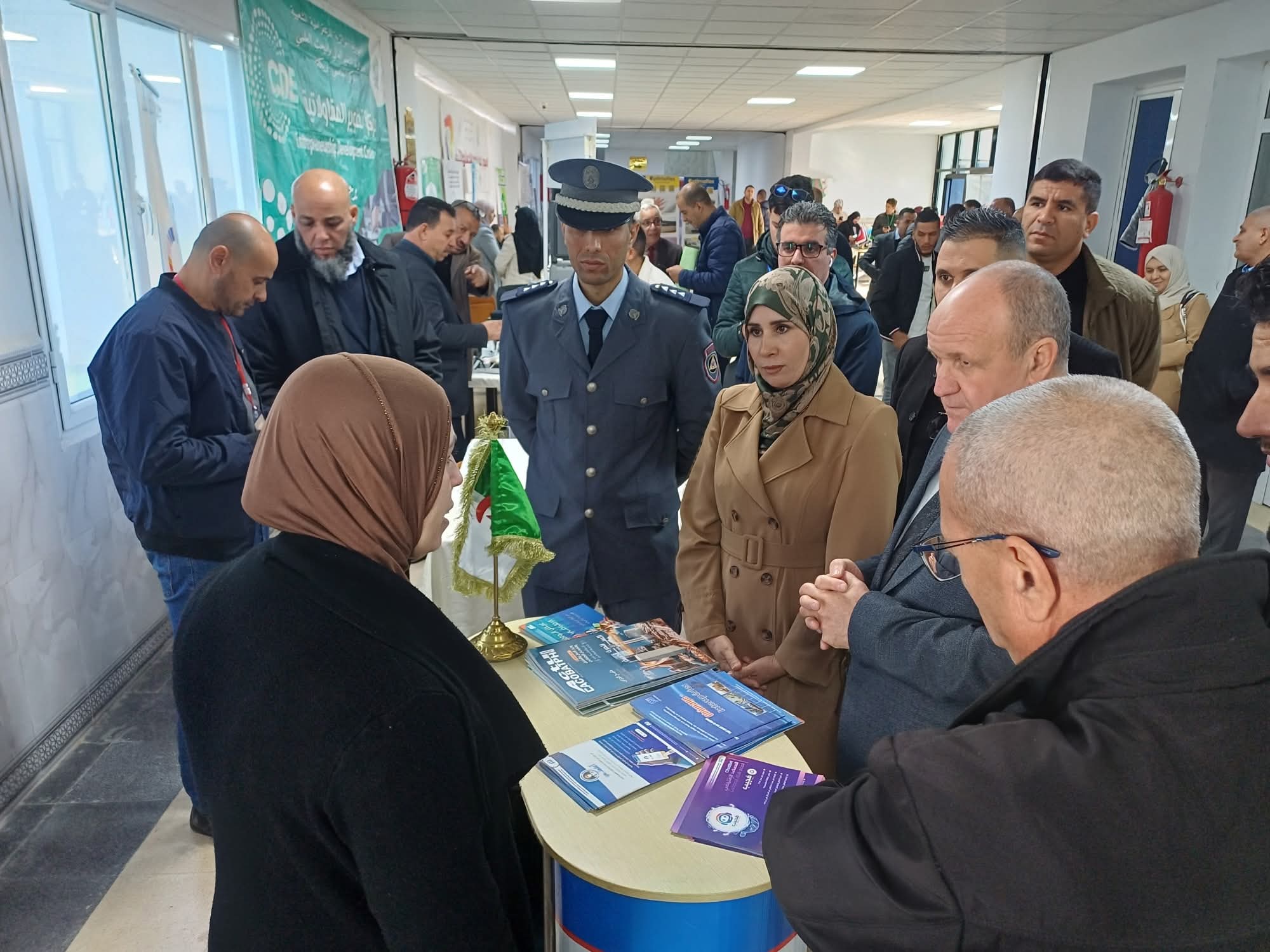 صورة توثّق مشاركة الشركاء الاقتصاديين والاجتماعيين في المعرض المُقام على هامش حفل اختتام الأسبوع العالمي للمقاولاتية