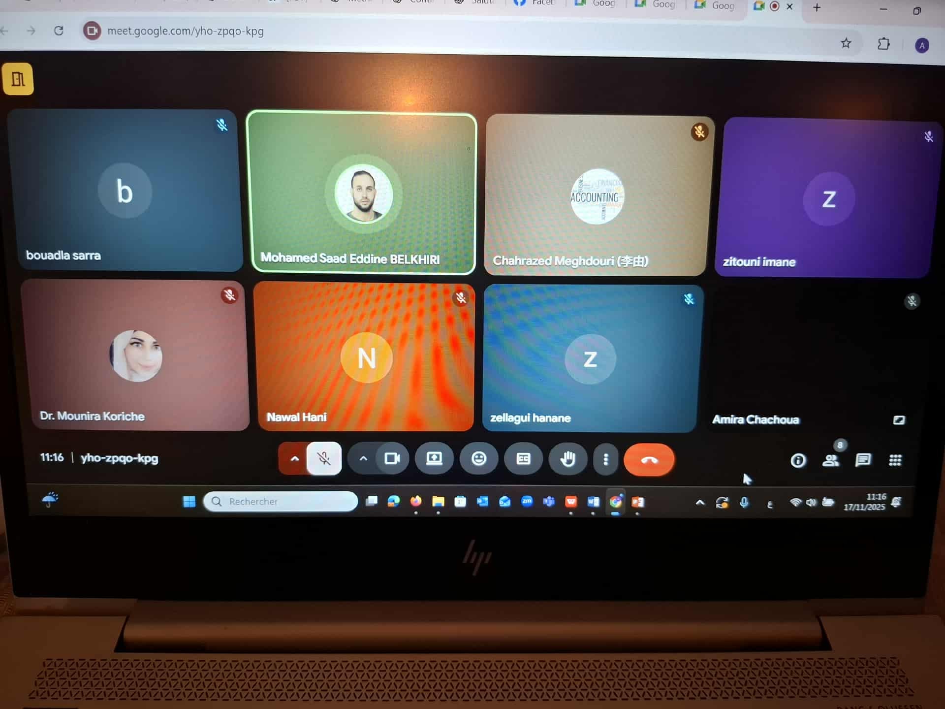 Image showing remote participation of researchers in the national conference held at the Maghnia University Center, illustrating the hybrid format that combines in-person attendance with virtual contributions via online conferencing platforms.