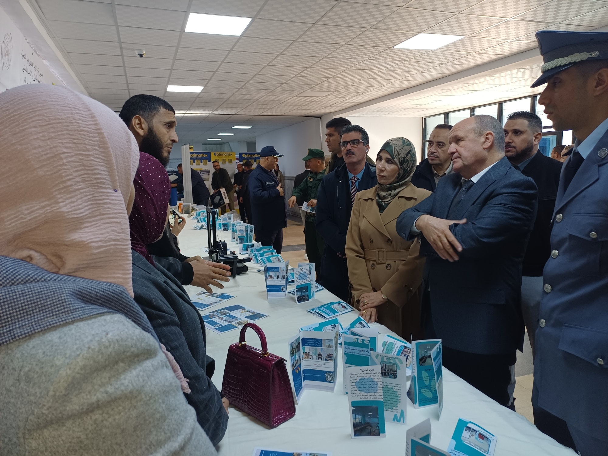 مشاركة مركز دعم التكنولوجيا والابتكار ودار الذكاء الاصطناعي بالمركز الجامعي ببريكة في المعرض المقام على هامش حفل اختتام الاسبوع العالمي للمقاولاتية