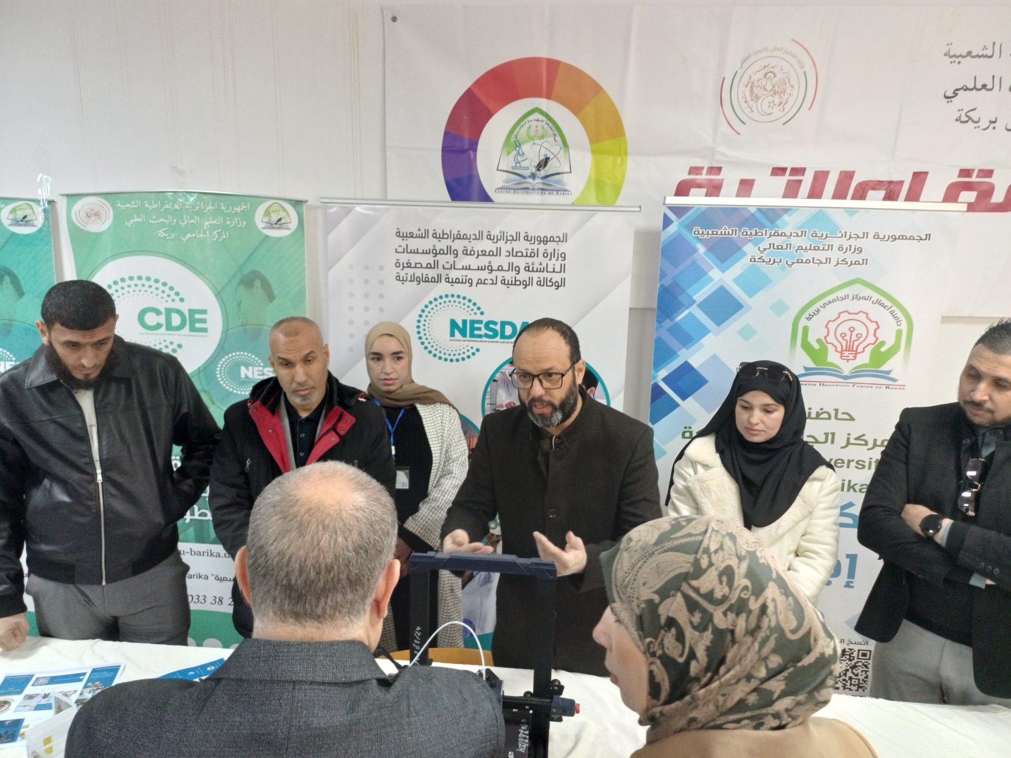 مشاركة حاضنة الاعمال بالمركز الجامعي ببريكة في المعرض المقام على هامش حفل اختتام الاسوع العالمي للمقاولاتية