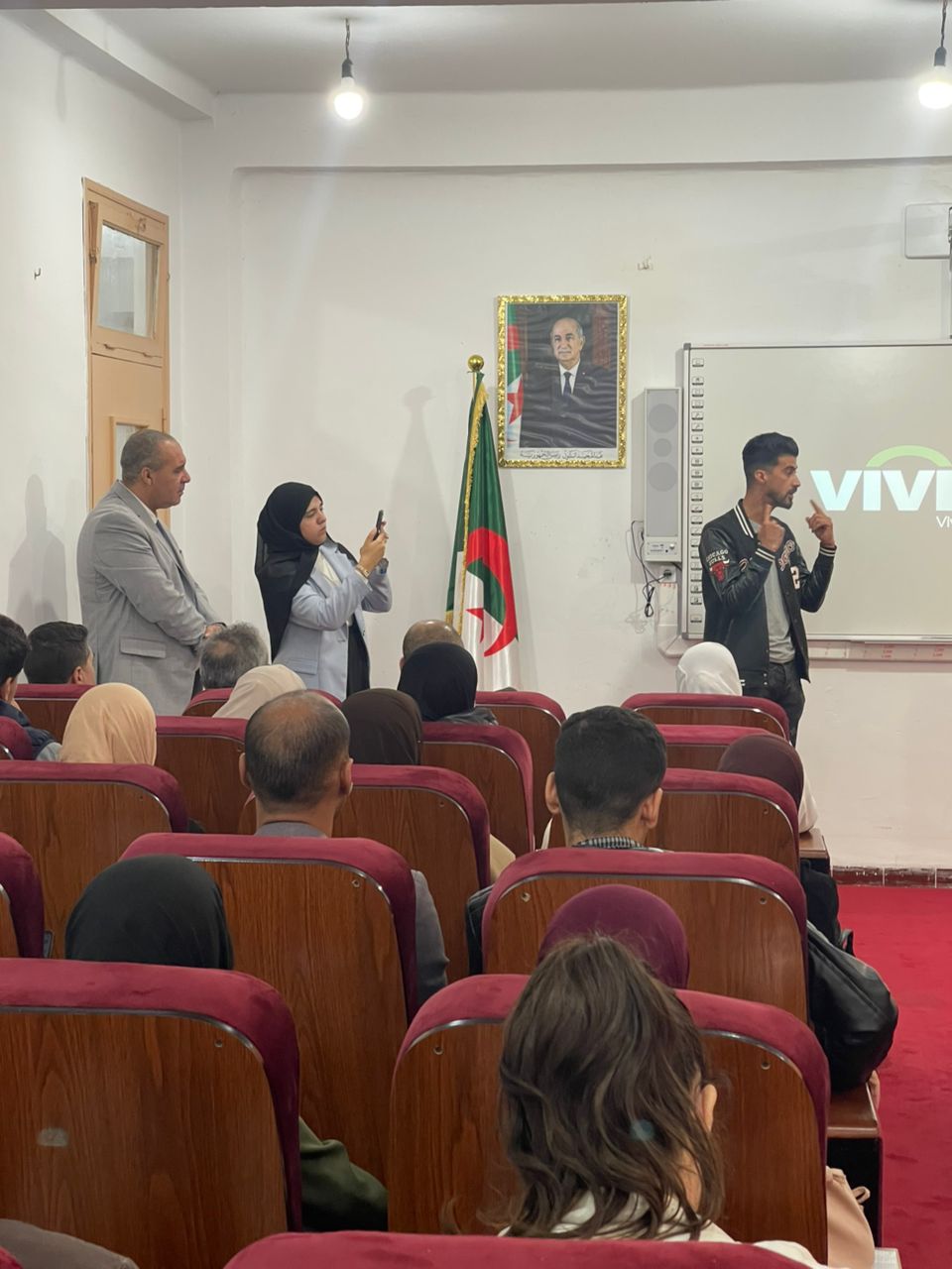  شرح الطلبة لافكار مشاريعهم امام اساتذة خبراء في المقاولاتية