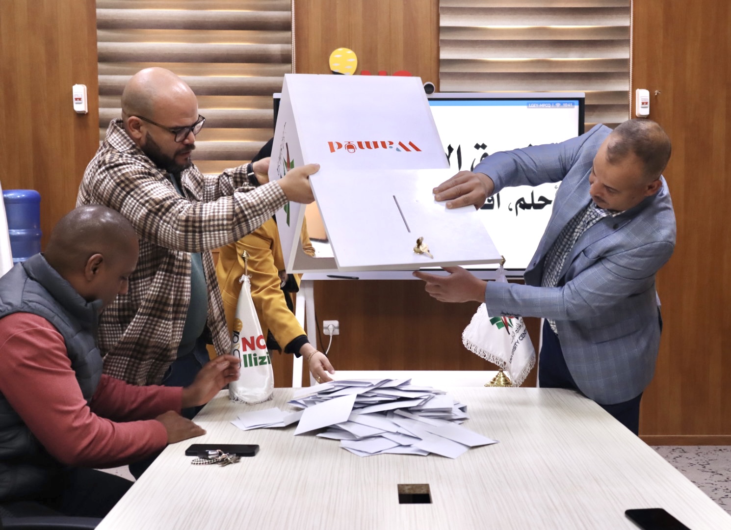 Image of the working session where 114 ideas were analyzed and assessed.