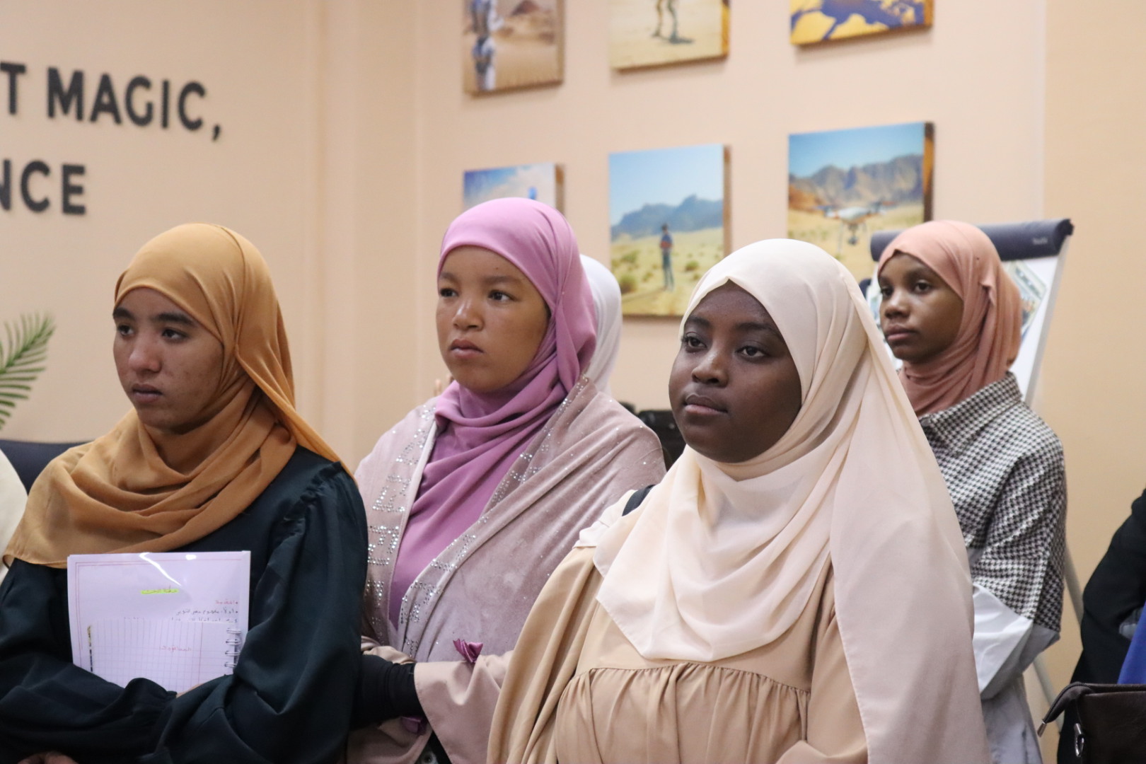 Image showing the Director of the AI House welcoming Social and Human Sciences students and introducing them to the center’s vision, activities, and innovation programs.