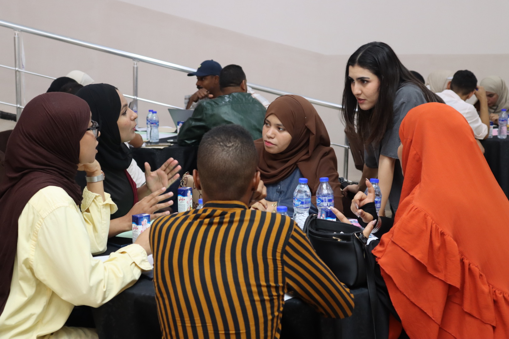 Image of the student teams participating in the Illizi Hackathon 2025, showing team members collaborating in the coworking space to develop innovative solutions for the announced challenge during Global Entrepreneurship Week.