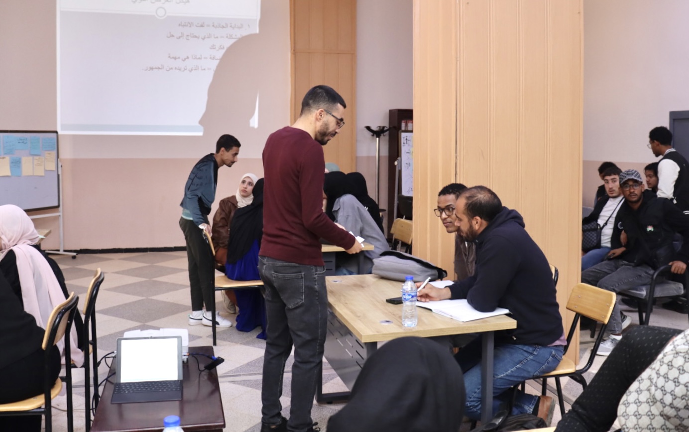 Image showing the workshop trainer delivering the session, speaking to participants and presenting key concepts related to pitching skills.