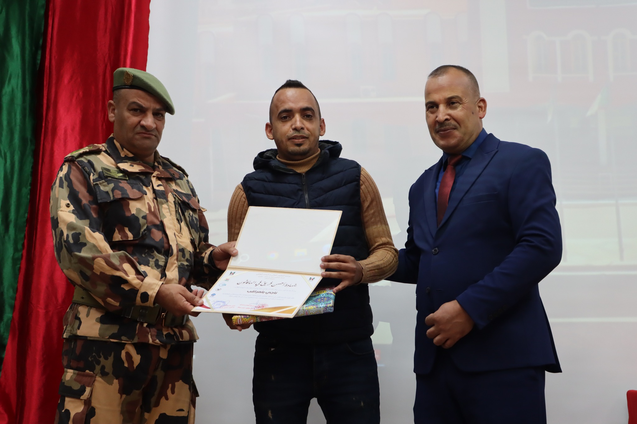 Today, we proudly honored Nadji Belarakab, a standout member of the winning team “Rassed” at the Illizi Hackathon 2025. His creativity, dedication, and problem-solving spirit truly embody the innovative mindset we aim to foster at the University Center of Illizi.