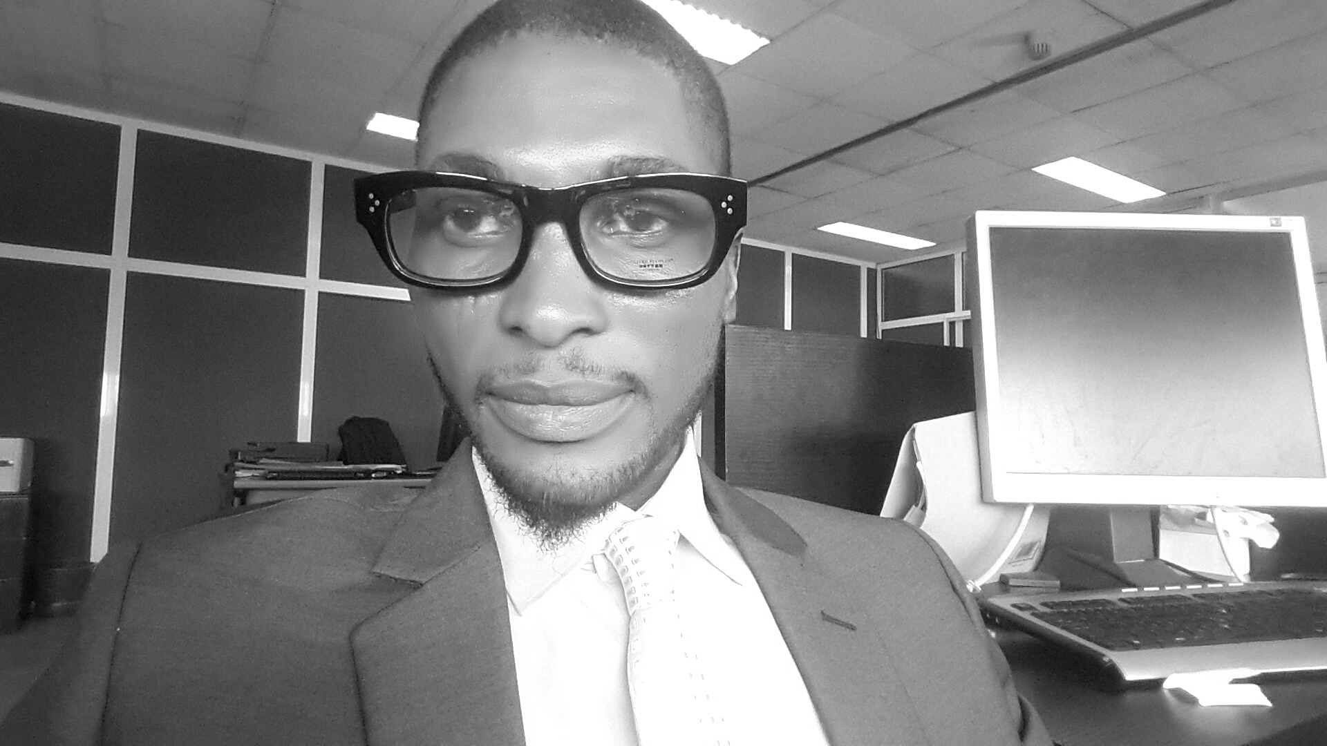 Profile picture for user lawal990000_1429