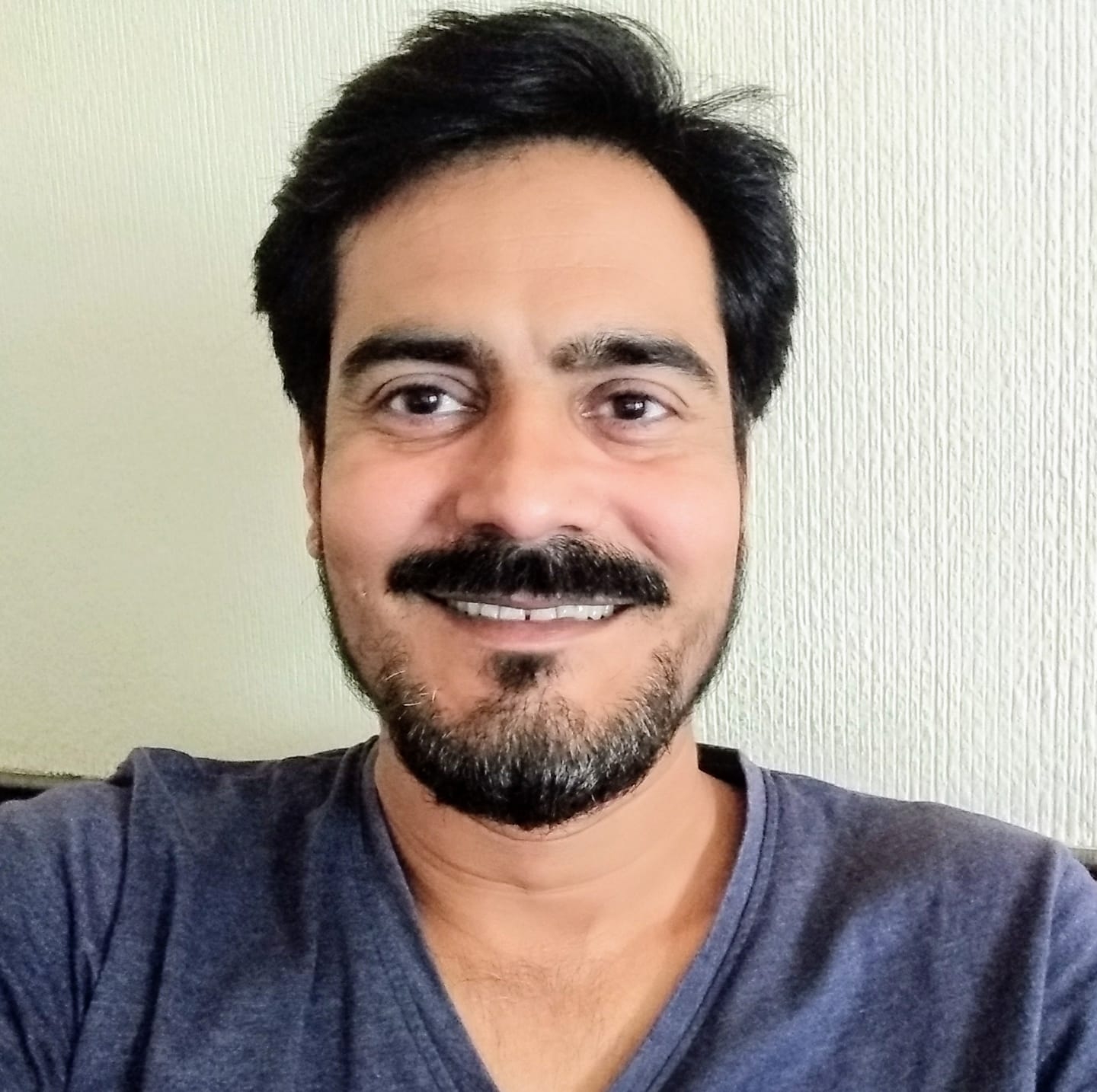 Profile picture for user hassaan_5be1373e1ae86
