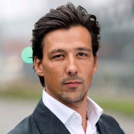 Profile picture for user Hendrik Halbe