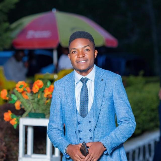 Profile picture for user abakukikatikomualexandre