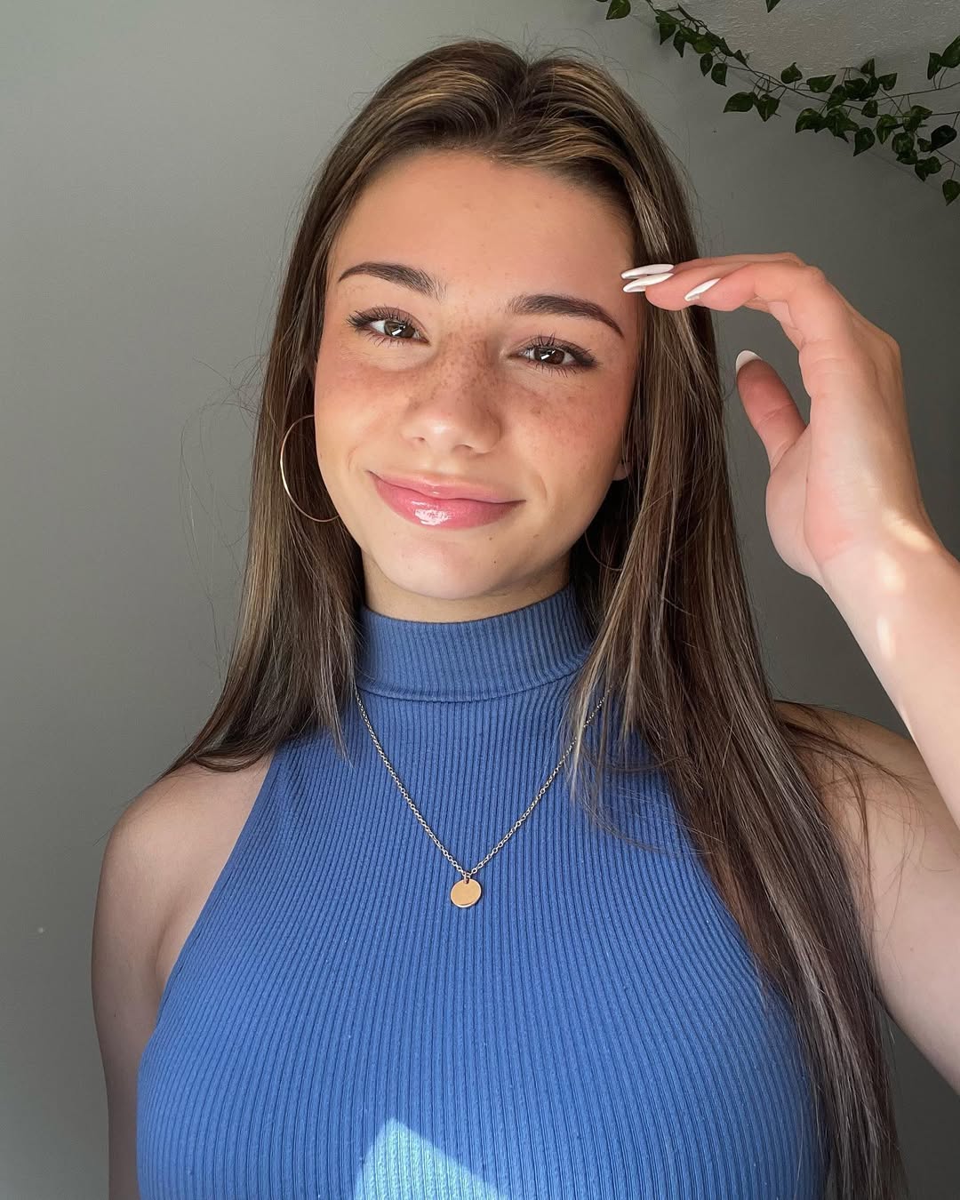 Profile picture for user MikaylaCampinos