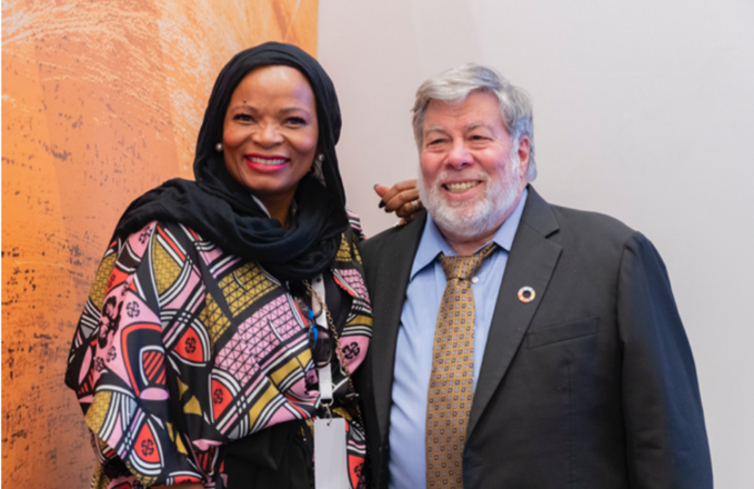 woman having her photo taken with steve wozniak