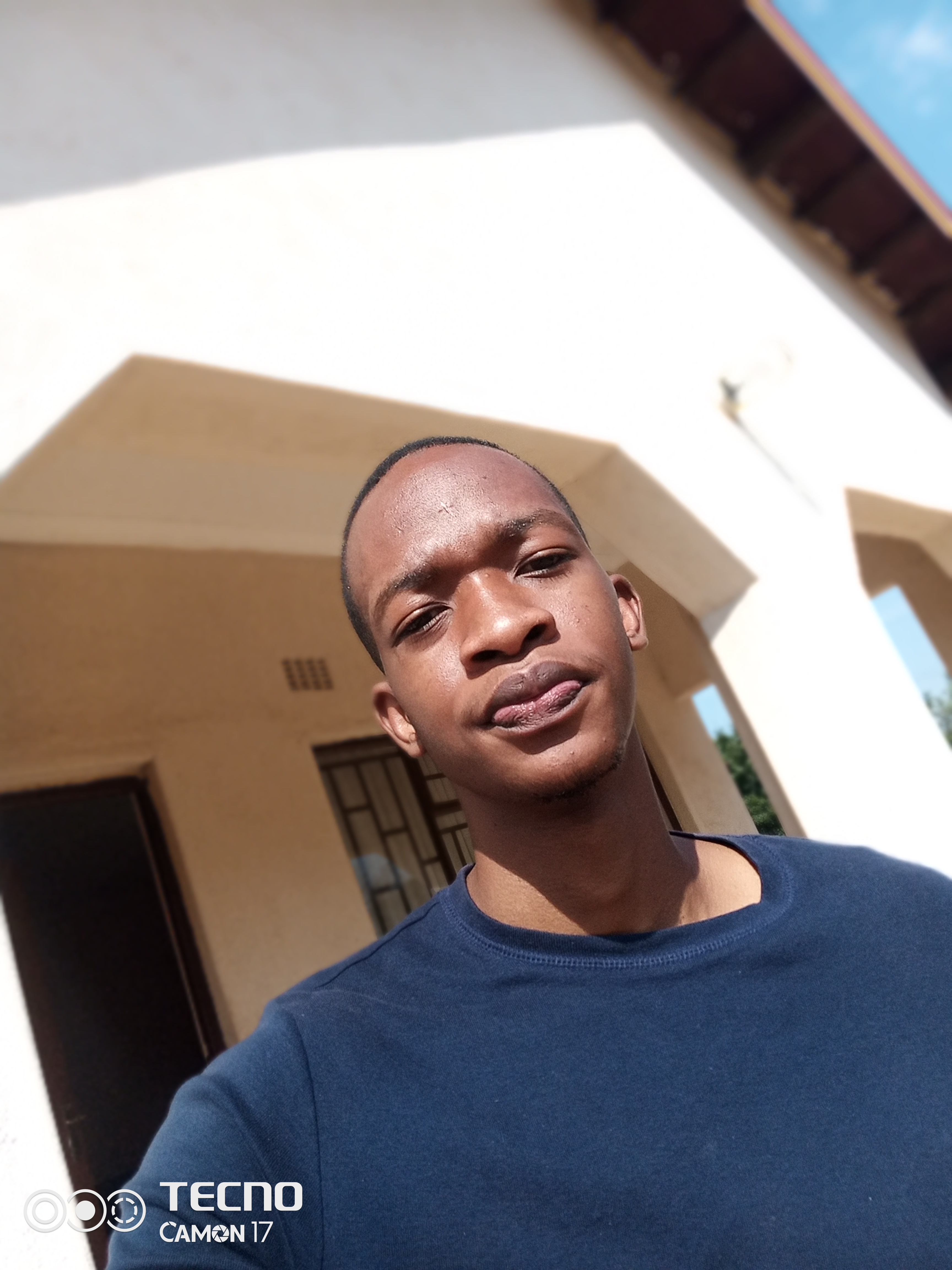 Profile picture for user mbakobonolomodongo